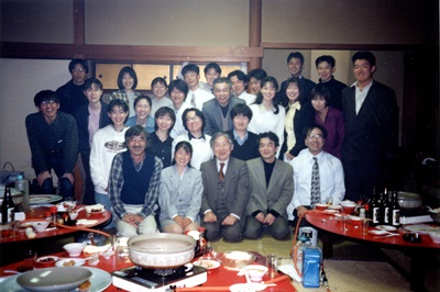 1997年3月スエヒロにて、考古学・民俗学専攻卒業記念祝宴（考古学・民俗学研究コース共同研究室提供）