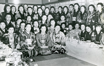 女専寄宿舎送別会（1941年3月、個人所蔵、『天理大学五十年誌』編纂収集資料）