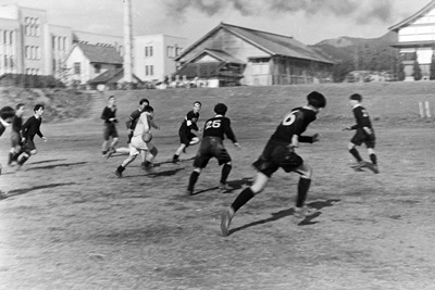 1935年撮影。ラグビー部練習風景（集成部史料掛所蔵）