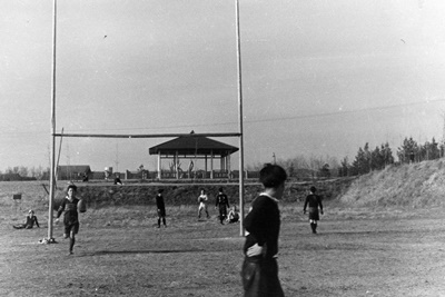 1935年撮影。ラグビー部練習風景（集成部史料掛所蔵）