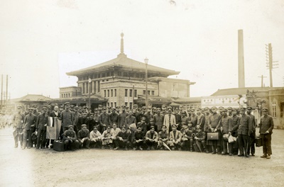 奈良駅前にて。1937年6月18日の笠置柳生方面への教練の時か