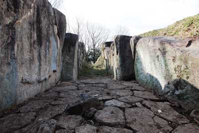 塚穴山古墳の石室