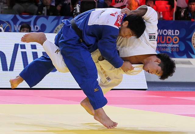 男子73キロ級決勝で、中矢を破り金メダルを獲得した大野　（写真：アフロ提供）