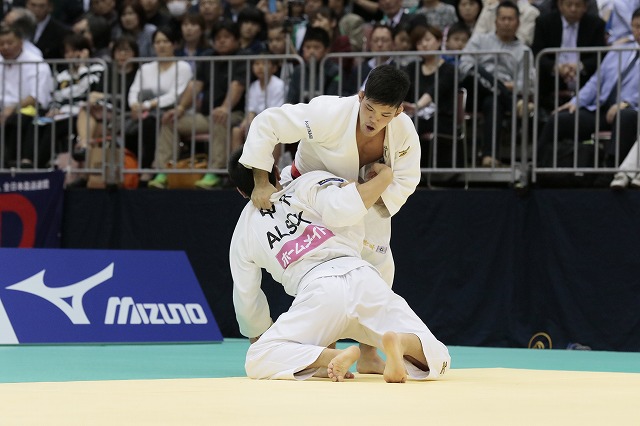 男子73キロ級決勝の大野　（写真：天理教道友社）