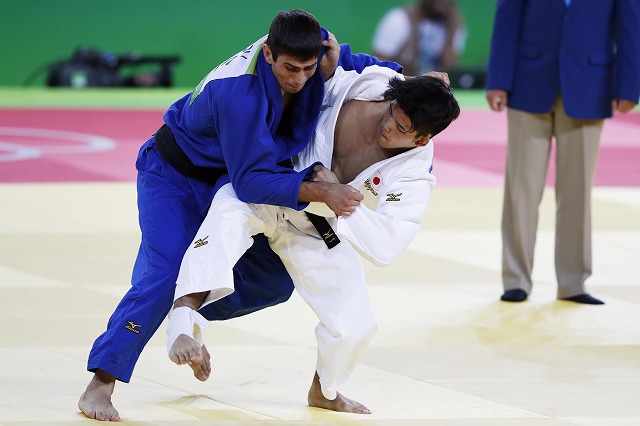 決勝戦・終盤、内股で攻める大野選手（写真：フォート・キシモト）