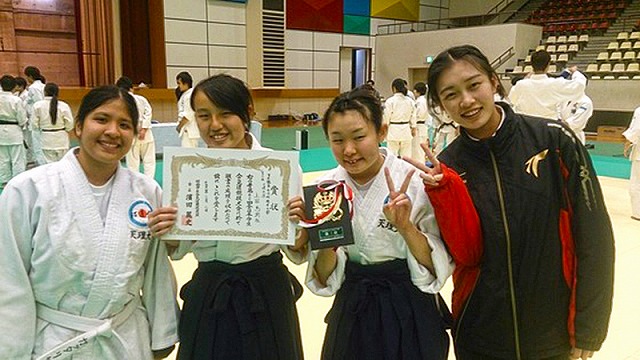 演武女子対徒手で３位となった上田真由・馬渕今日子組