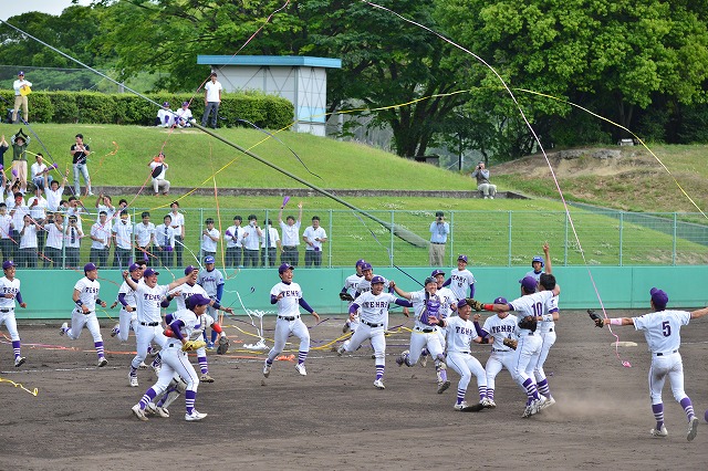 優勝の瞬間（万博公園野球場）