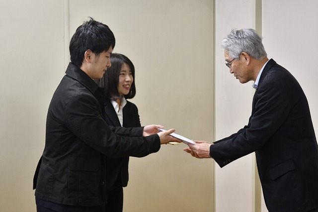 天理大学祭のチャリティー収益金が奈良県ユニセフ協会に手渡された