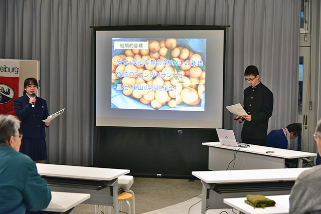 天理高校理研部・園芸部の発表の様子