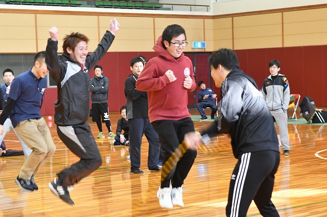 大縄飛びで活躍する本学の学生