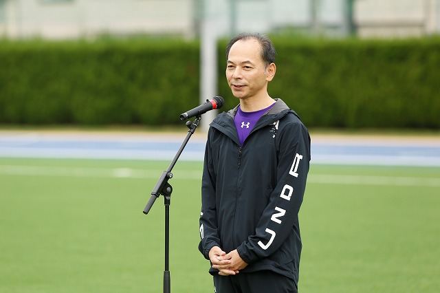 挨拶に立つ永尾学長