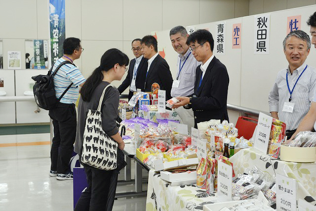 北海道・東北の名産を集めた青空特産市