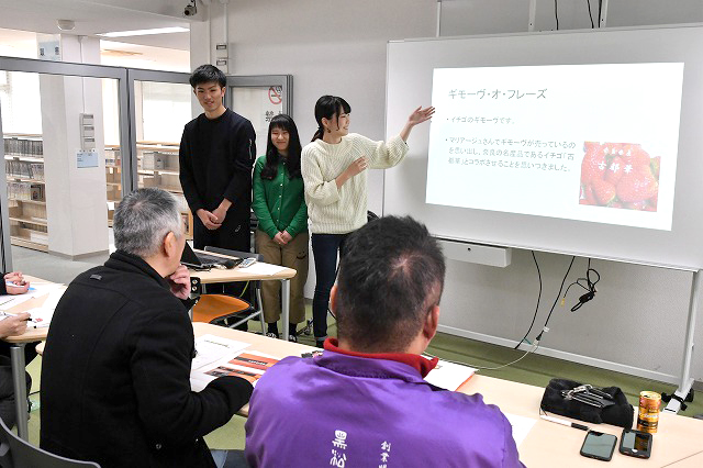 天理の新名物を企画した生涯教育専攻の学生たち