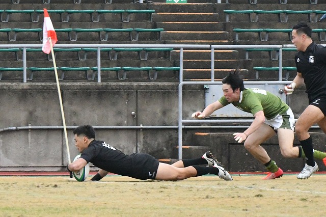 怪我から復帰した久保直人（体育4・天理）選手もトライ