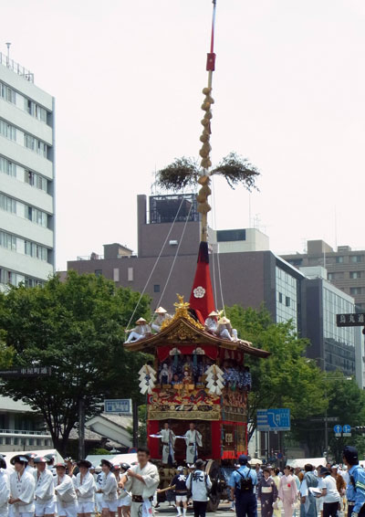 写真2　京都祇園祭の山鉾巡行